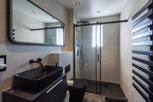 Photo 19- click for photo gallery